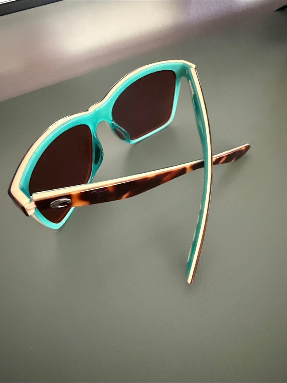 Costa Two-Tone turtle Brown & Cream Women's Sunglasses with Teal Inner Temples - Picture 4 of 6